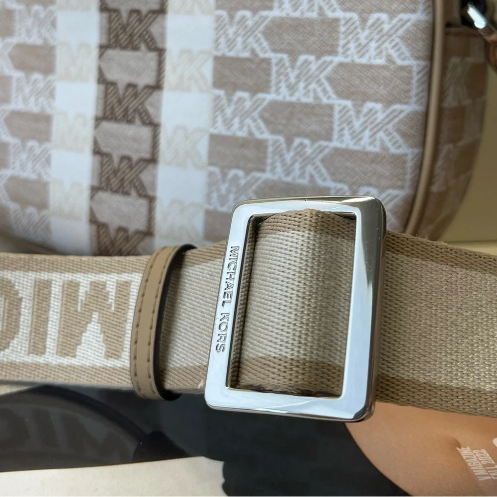 (new+tag) Michael Kors jet set travel oval camera crossbody color camel khaki
